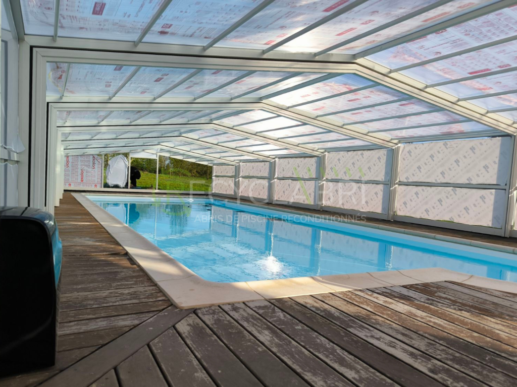Abri de piscine mi haut à Sixt-sur-Aff (1)