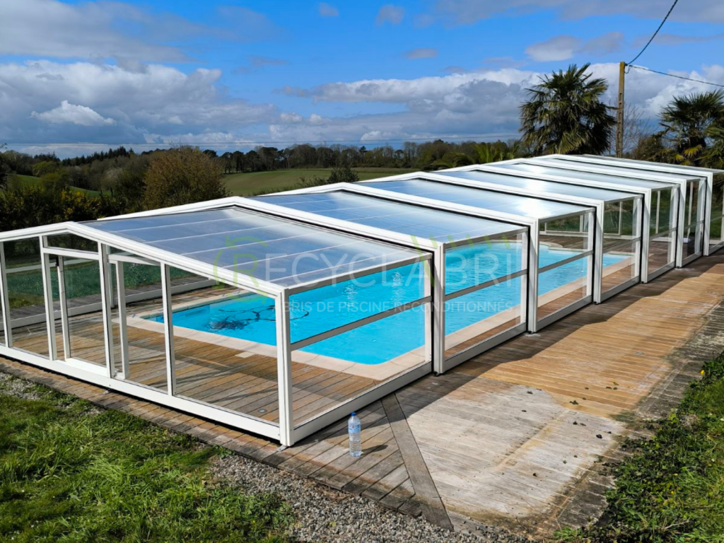 Abri de piscine mi haut à Sixt-sur-Aff (10)