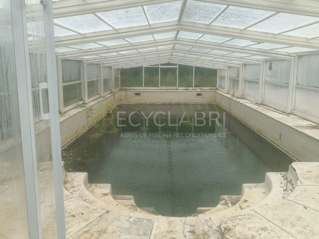 Avant rénovation Abri de piscine mi haut à Sixt-sur-Aff (1)