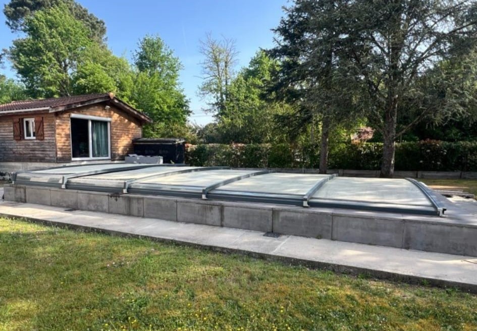 abri de piscine d’occasion avant reconditionnement à Angers 1