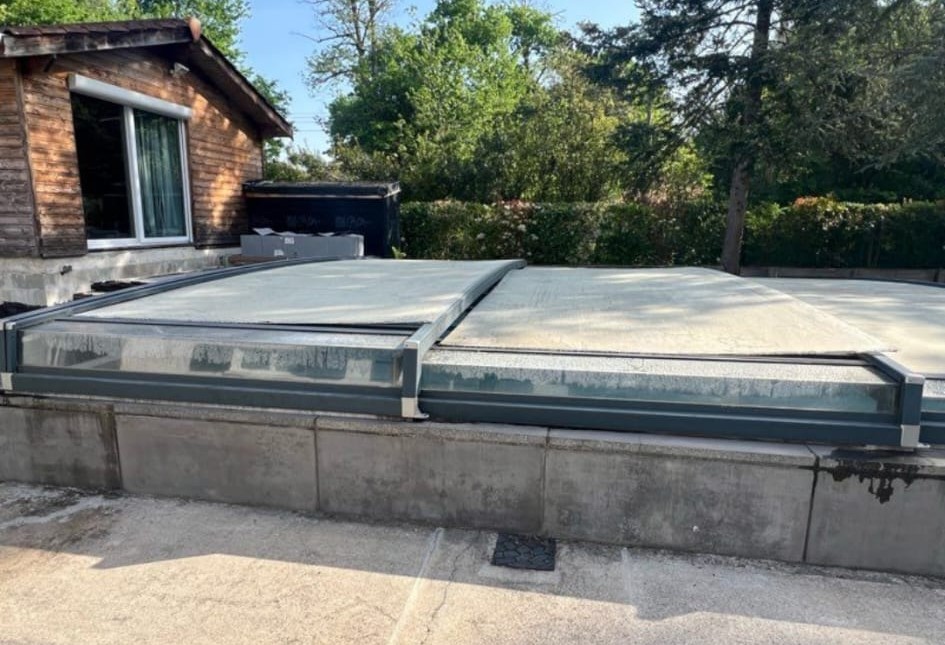 abri de piscine d’occasion avant reconditionnement à Angers 2
