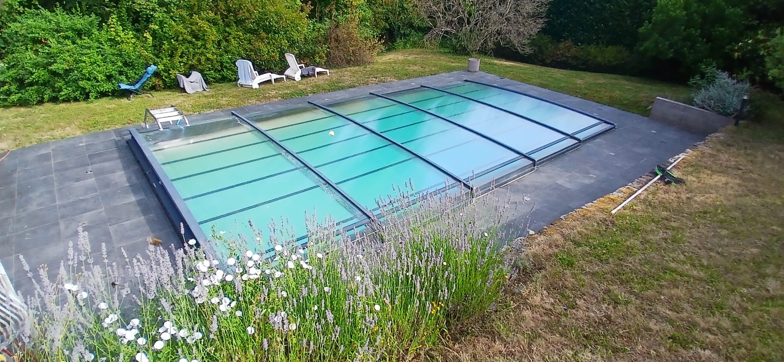 abri de piscine d’occasion livré à Angers dans le Maine-et-Loire 3