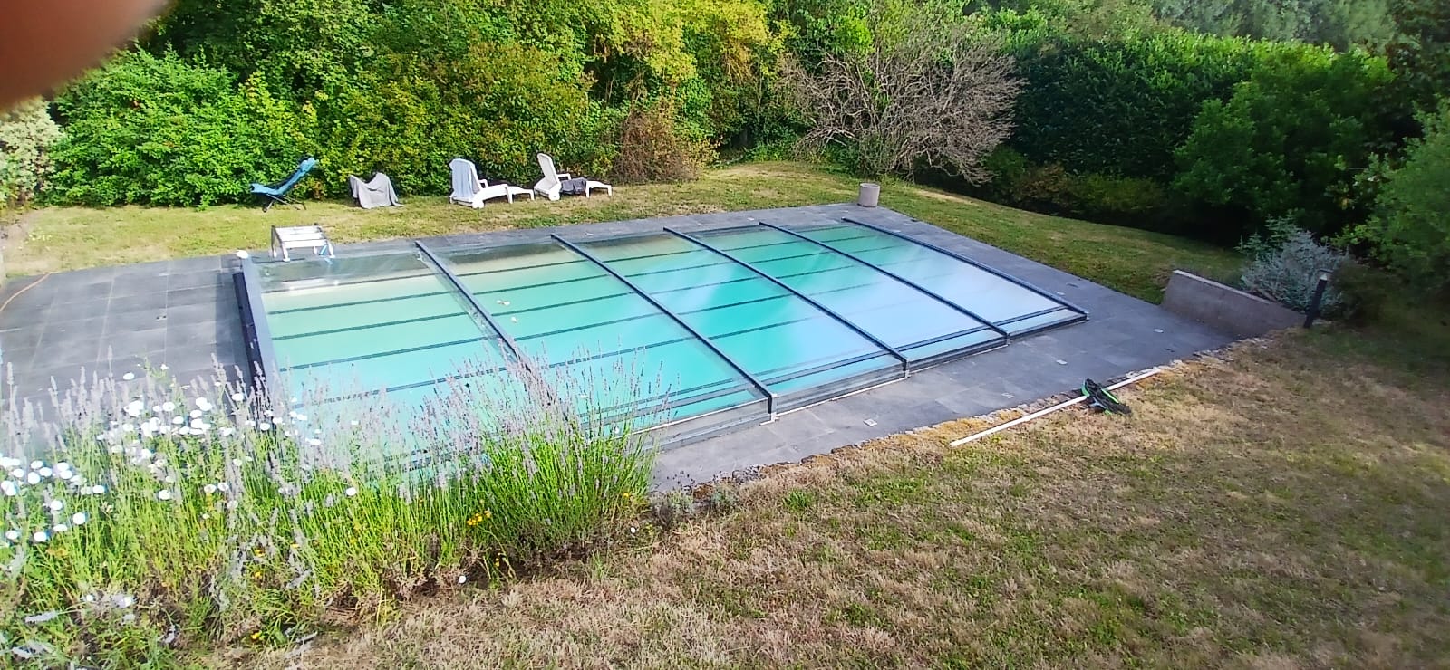 abri de piscine d’occasion livré à Angers dans le Maine-et-Loire 1