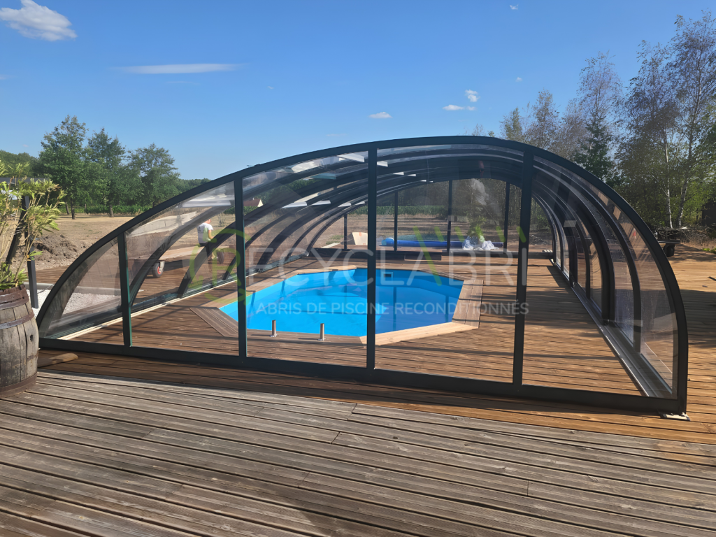 Un abri mi haut installé à Fontenay leComte (1)