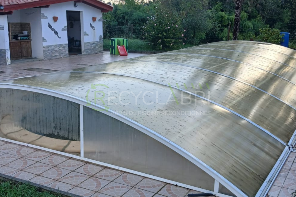 ancien abri de piscine urt