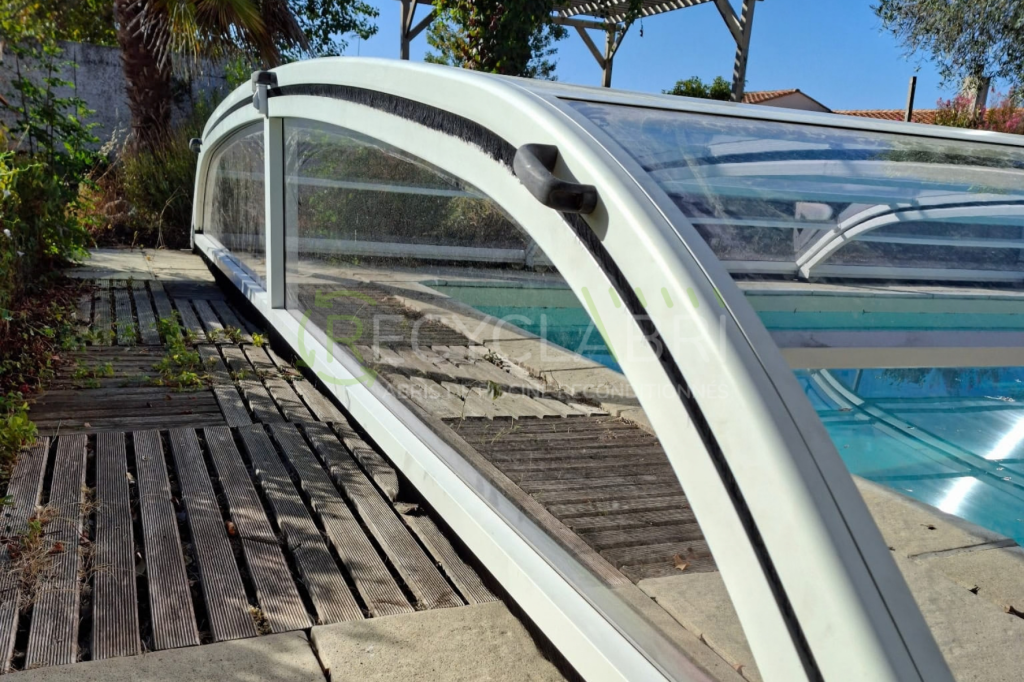 Résultat abri de piscine bas La Rochelle