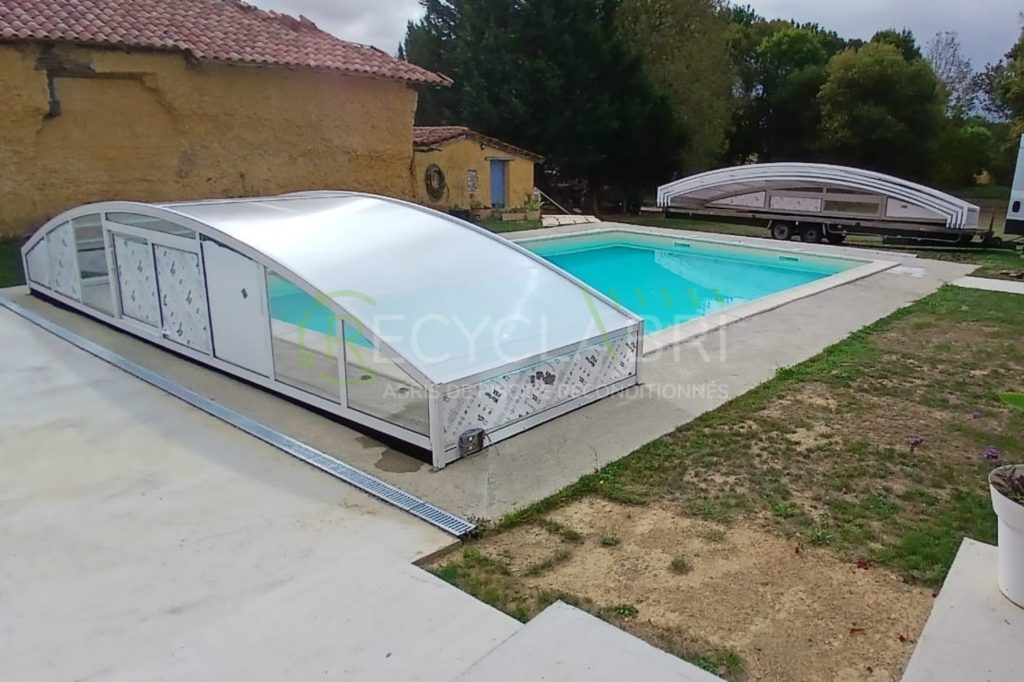 Abri de piscine bas rénové en cours de pose à Libourne, Gironde — Recyclabri (1)