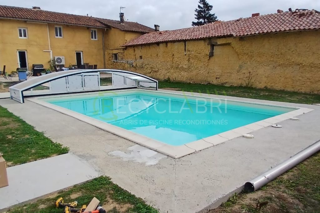 Abri de piscine bas rénové en cours de pose à Libourne, Gironde — Recyclabri (3)