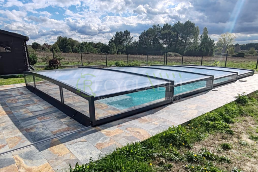 Abri de piscine bas 6x3 gris anthracite livré à Cézac