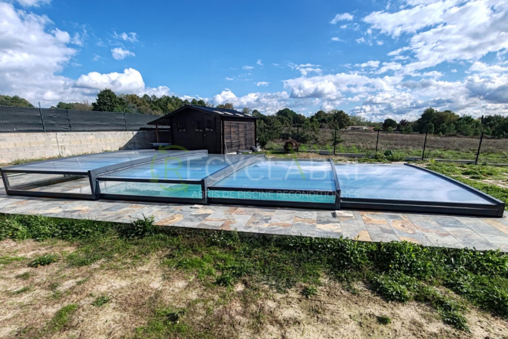Abri de piscine bas 6x3 gris anthracite livré à Cézac