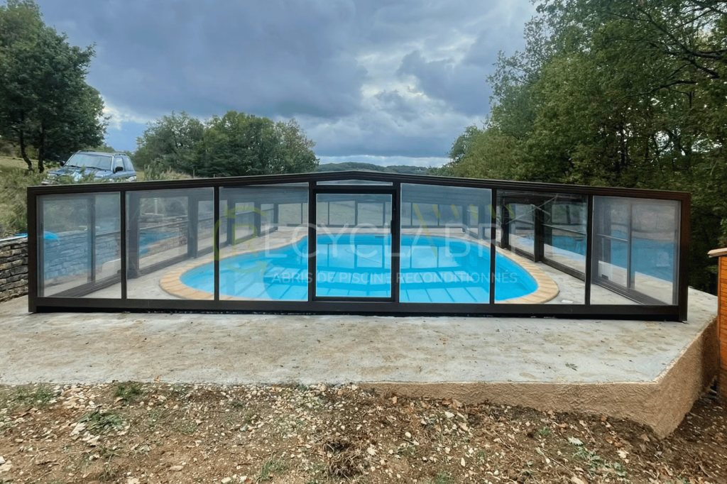 Abri de piscine à Montech rénové et installé chez le client