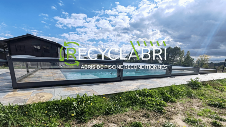 Abri de piscine bas gris anthracite pour une piscine 6x3 à Cézac