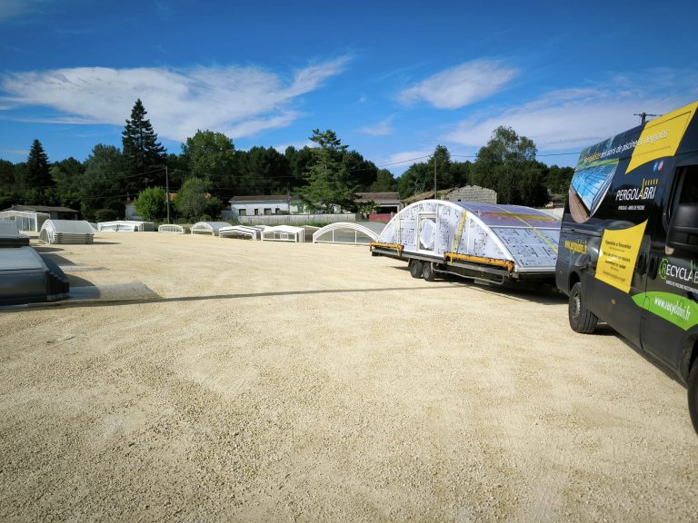 Photo de l'atelier d'abris de piscine reconditionnés par Recyclabri